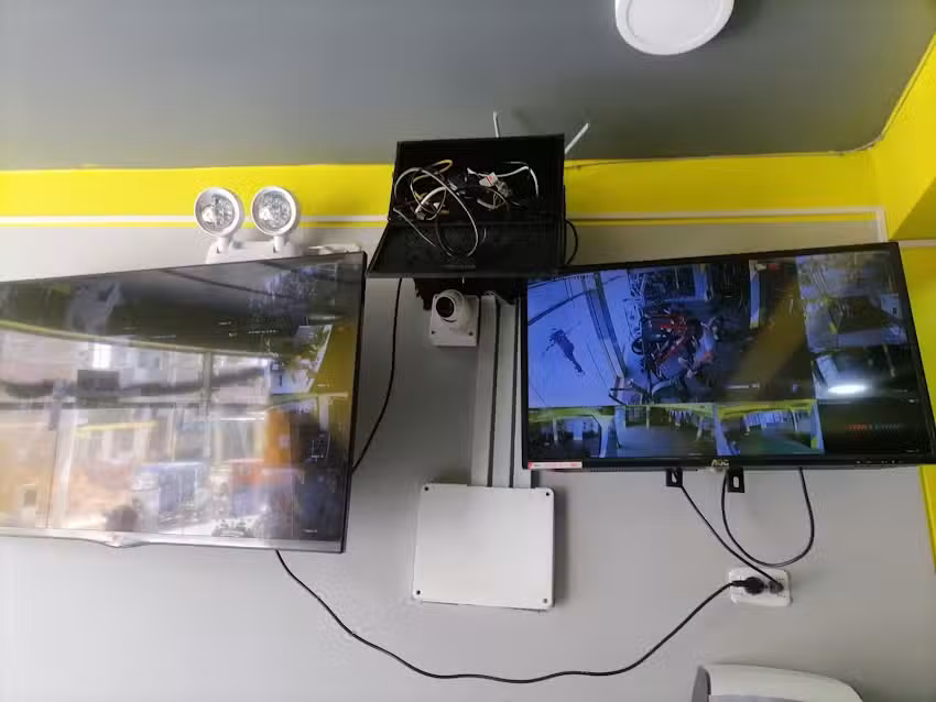 Instalaci&oacute;n de C&aacute;maras de video vigilancia y alarmas Per&uacute;tech import