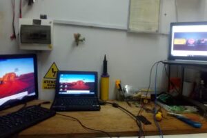 Tecnicos de celulares y pcs y laptops