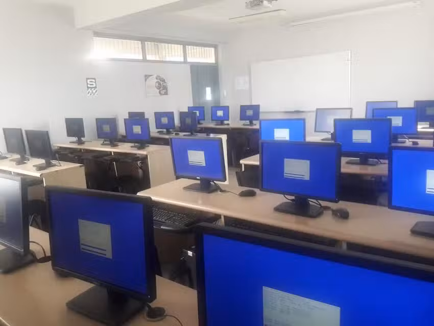 Victor Capristan 2- Reparaci&oacute;n de PC, laptops &ndash; servicio de tecnolog&iacute;a en general